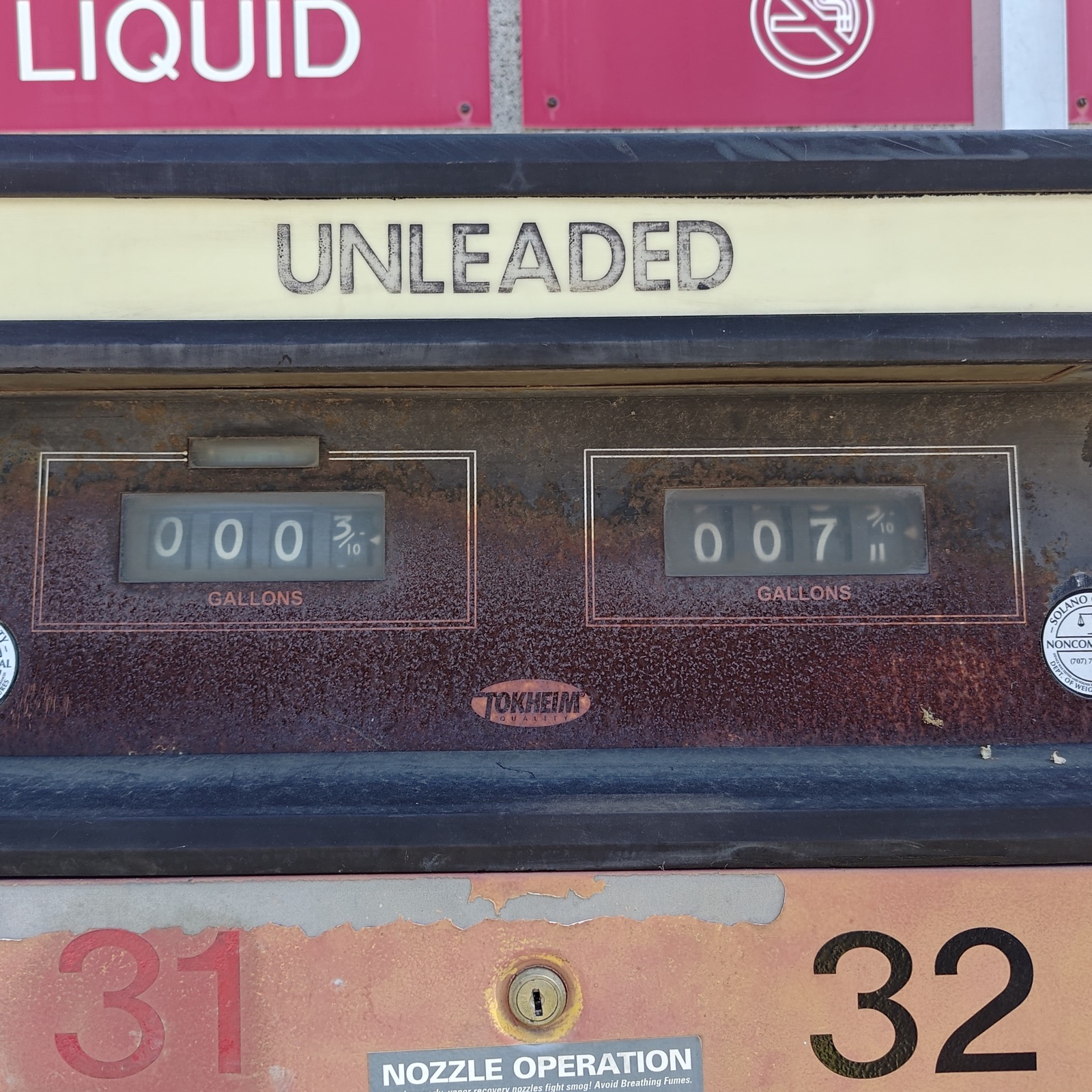 Close-up of the gallon counters on an unleaded gasoline pump